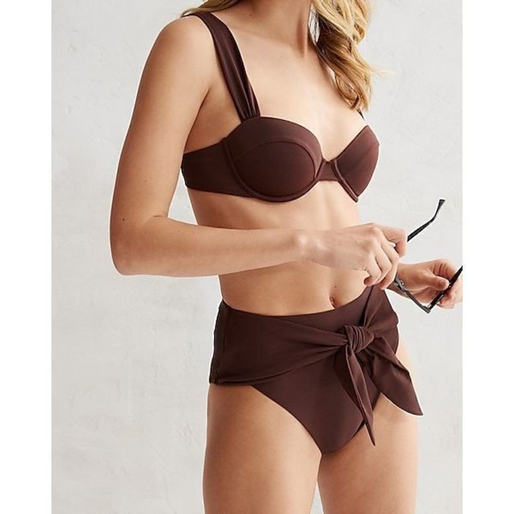 ✨Express Underwire Bikini Top✨ - Picture 2 of 8
